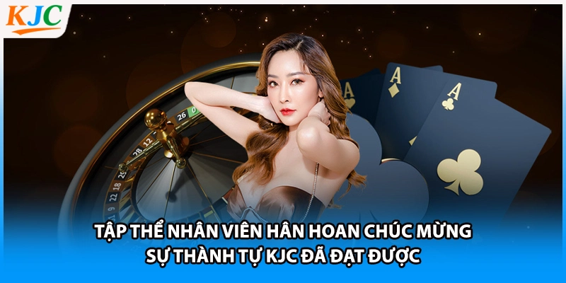Tập thể nhân viên hân hoan chúc mừng sự thành tự KJC đã đạt được
